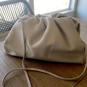 Bottega Veneta pouch leather clutch look alike